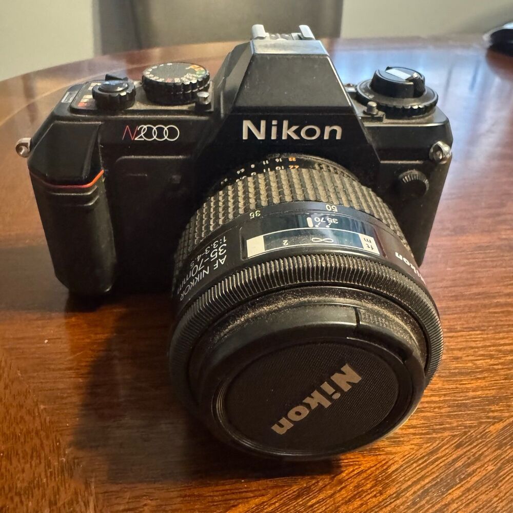 Nikon N2000 35mm SLR Film Camera with Nikkor AF 35-70mm Lens 1985
